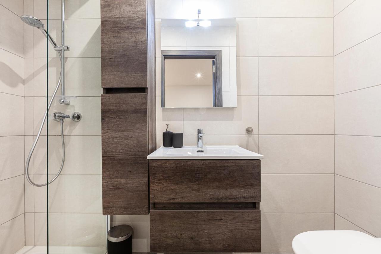 Charming,Comfortable And Centrally Located Group Accomodation Gzira Esterno foto