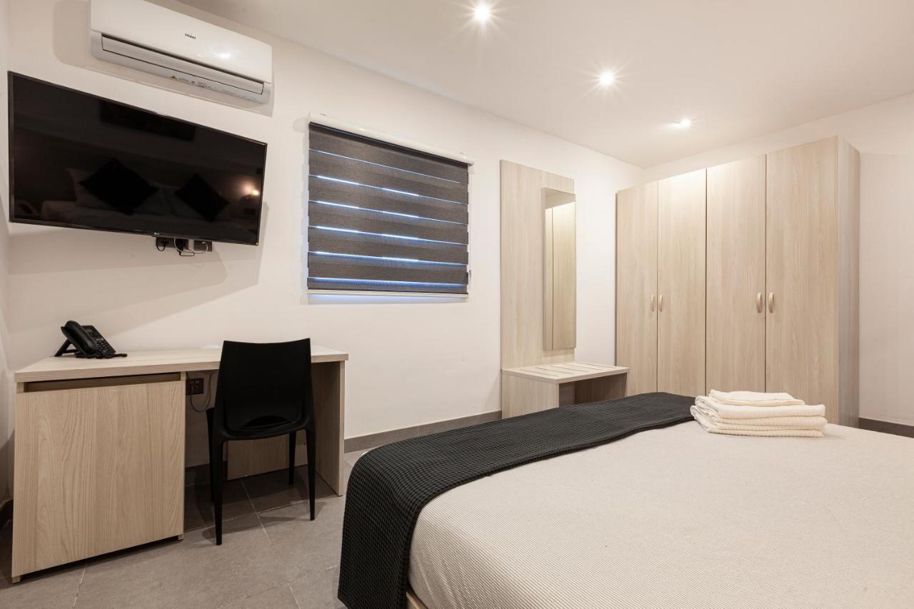 Charming,Comfortable And Centrally Located Group Accomodation Gzira Esterno foto