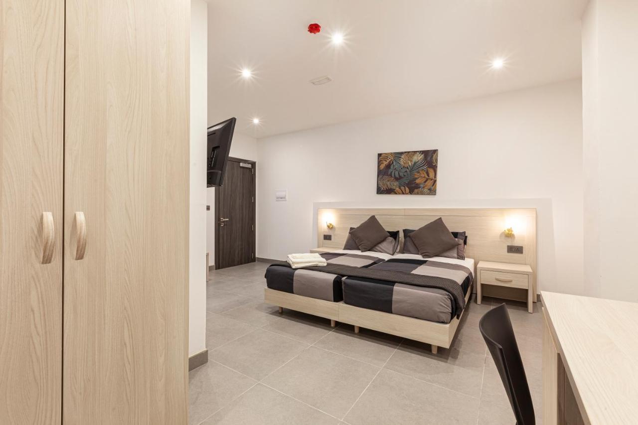 Charming,Comfortable And Centrally Located Group Accomodation Gzira Esterno foto