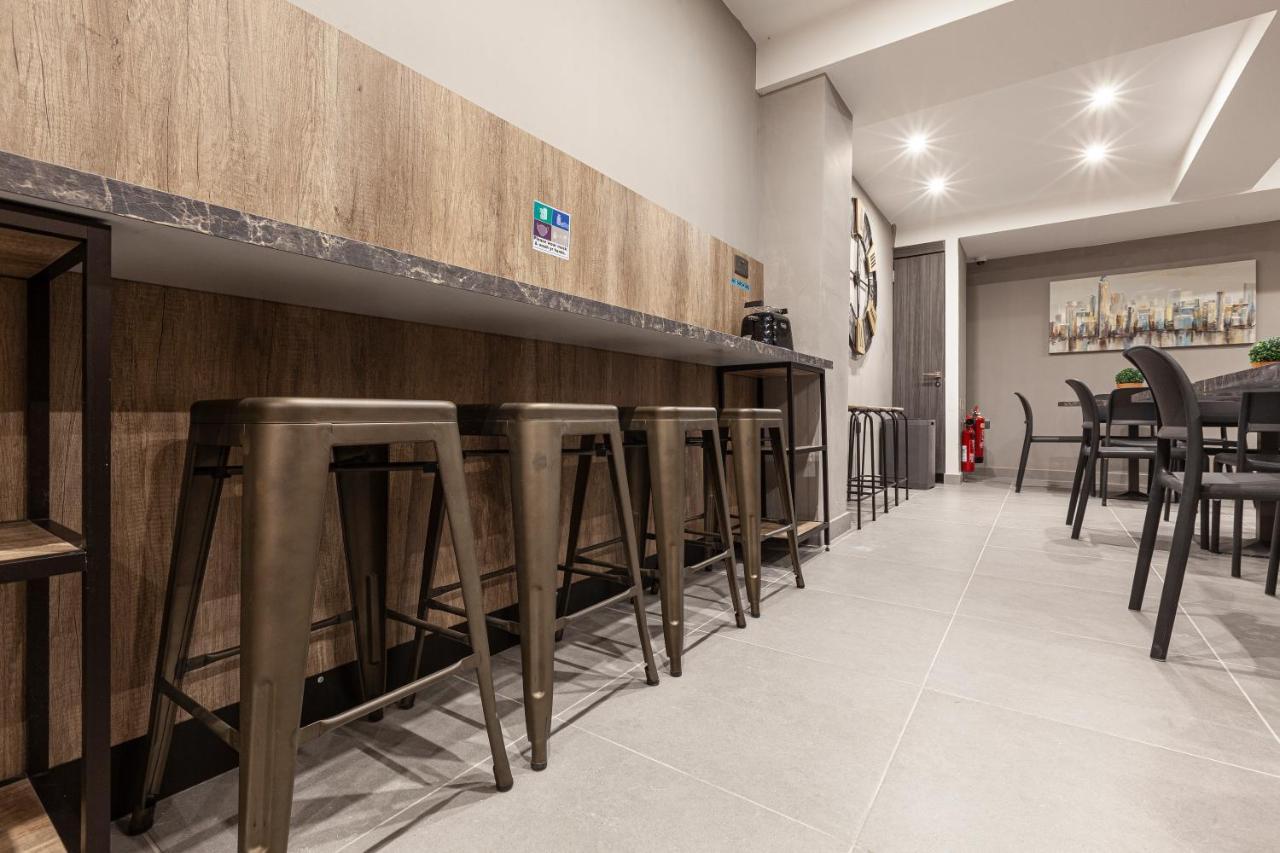 Charming,Comfortable And Centrally Located Group Accomodation Gzira Esterno foto