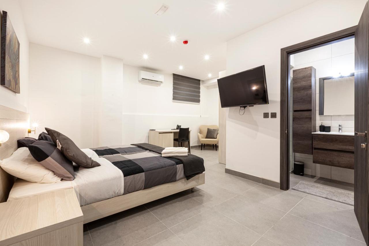Charming,Comfortable And Centrally Located Group Accomodation Gzira Esterno foto