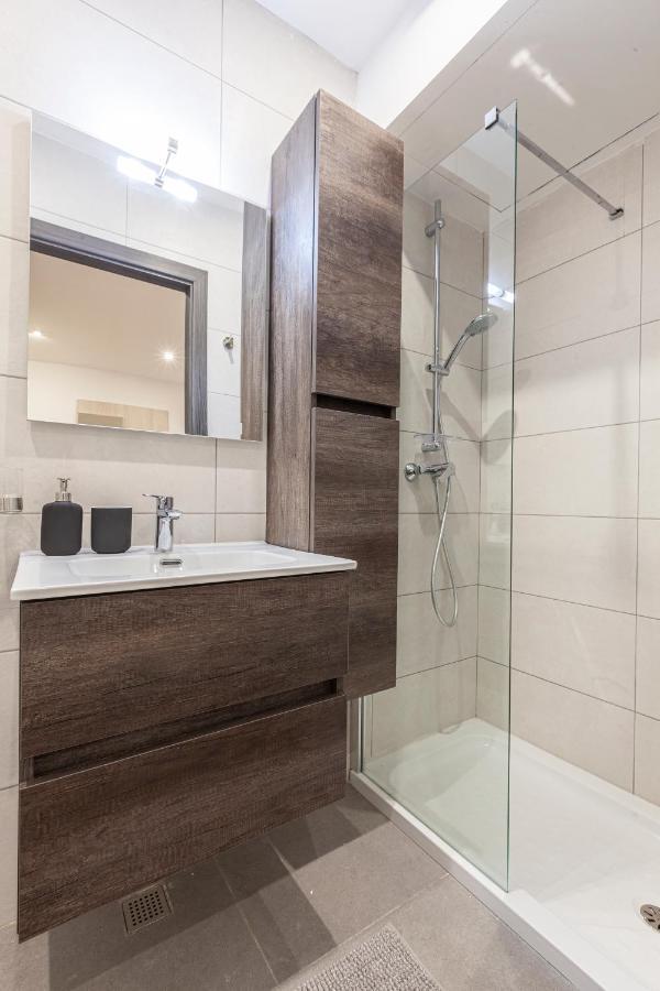 Charming,Comfortable And Centrally Located Group Accomodation Gzira Esterno foto